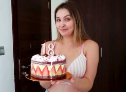 Мамка поздравляет пасынка с днюхой и дарит ему русский домашний анал