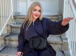 Русская телочка с большими дойками не отказала парню в сексе от первого лица